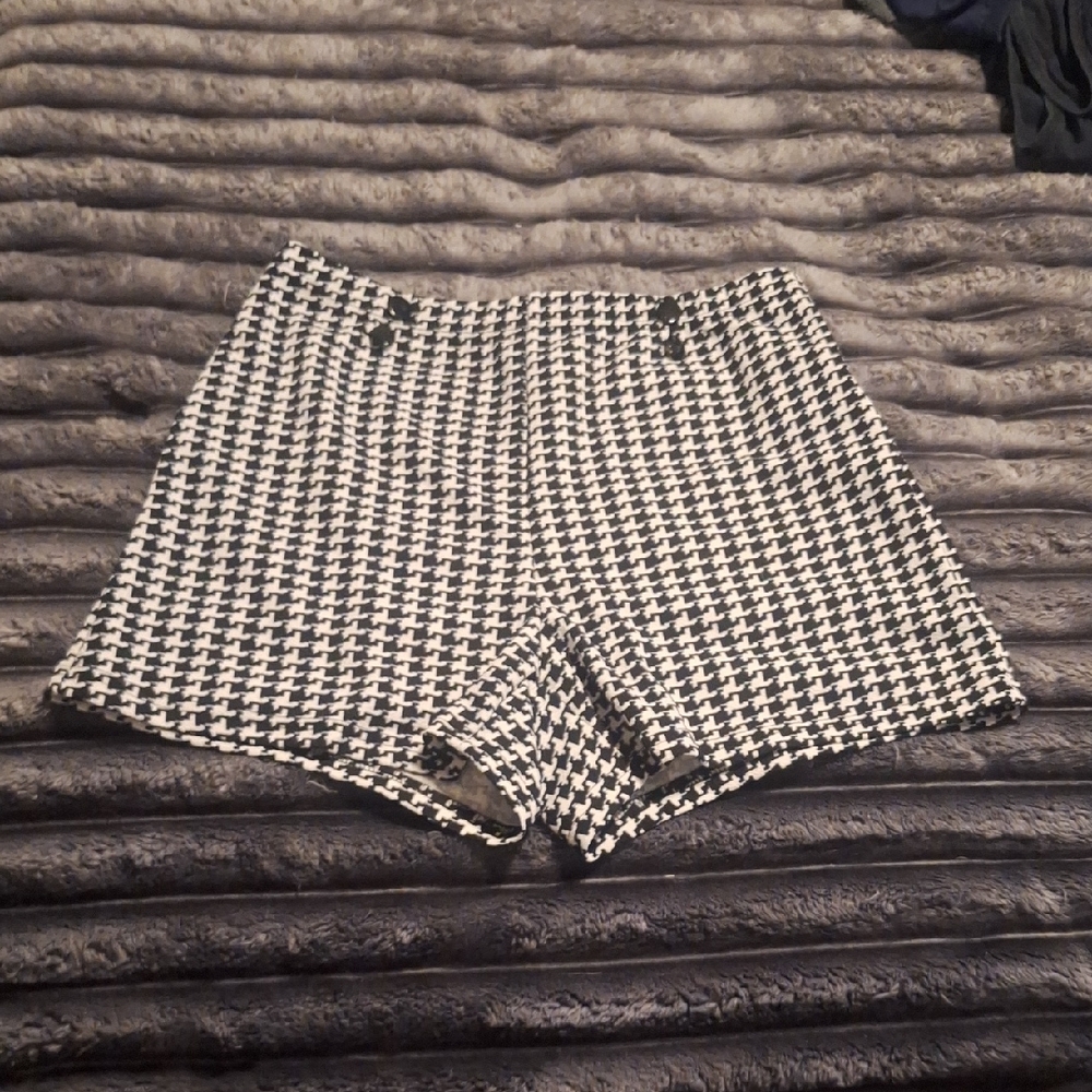 SHEIN Black and White High Waist Shorts